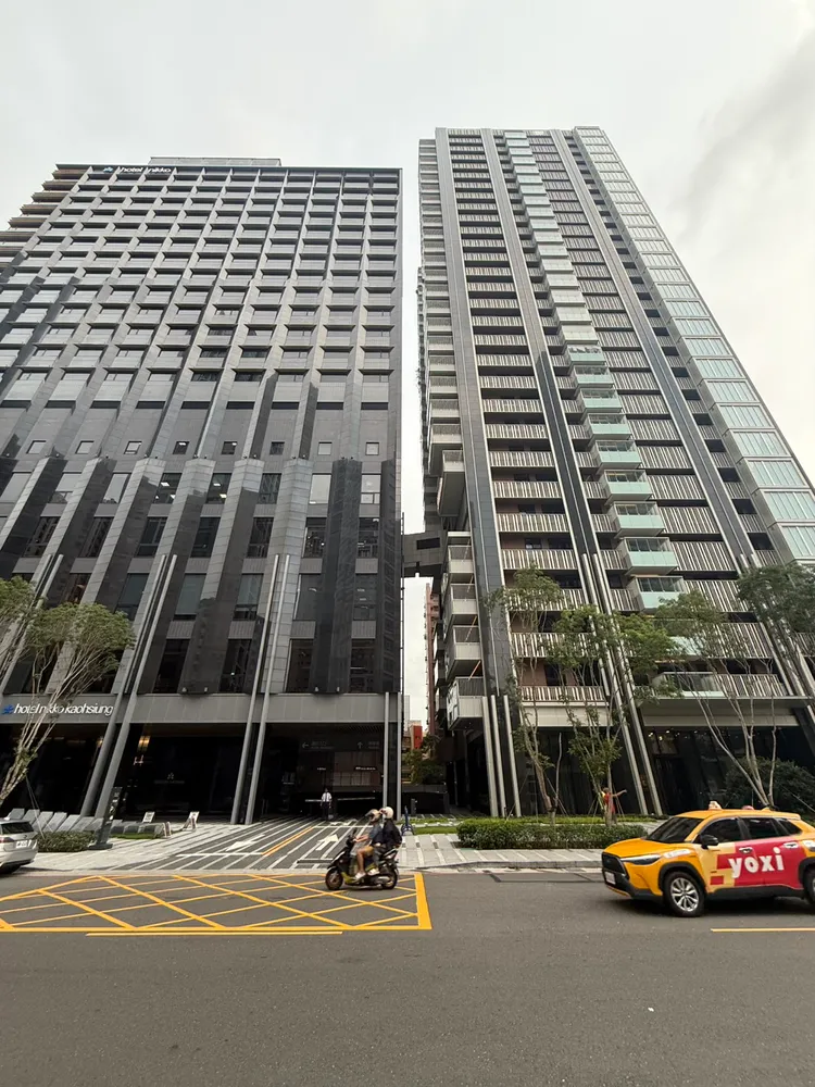 「和陸寓邸」透過空橋連接高雄日航酒店。葉家銘攝