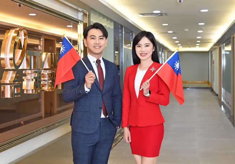 陳晏瑋（左）、黃品寧磨合默契，共迎轉播挑戰。台視提供