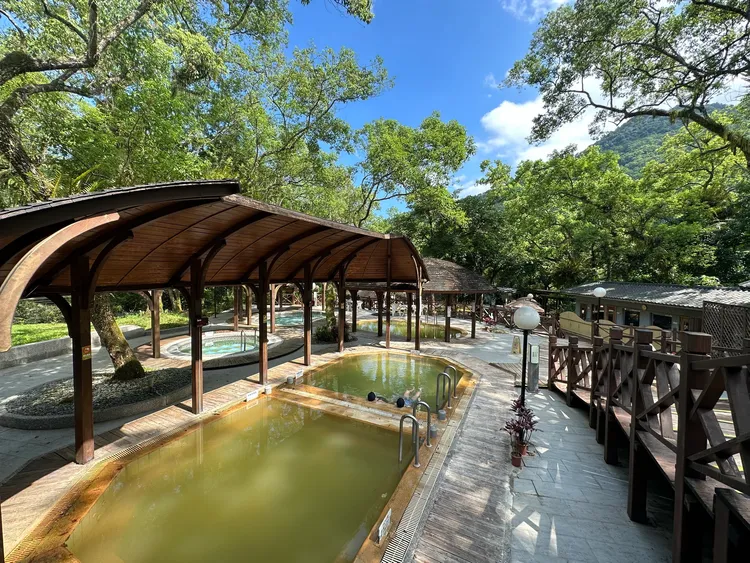 天成逸旅-蝴蝶谷位於富源國家森林遊樂區內。天成飯店提供