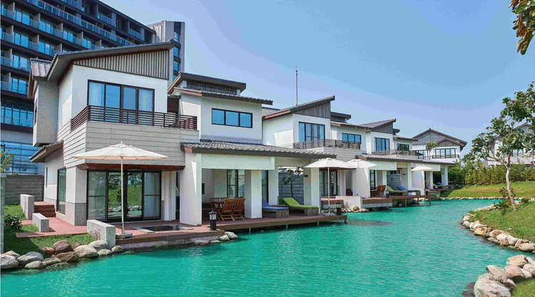 期間入住豪華湖畔Villa再送「玥房型住宿券」,可享免費再住一晚。綠舞提供