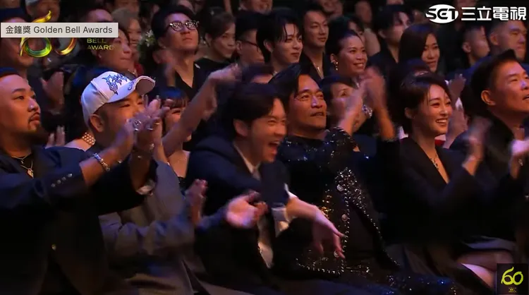 陳漢典在台下超嗨。翻攝三立電視YT