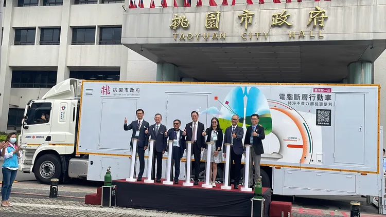 电脑断层行动车今正式在桃园市启用。张沛森摄