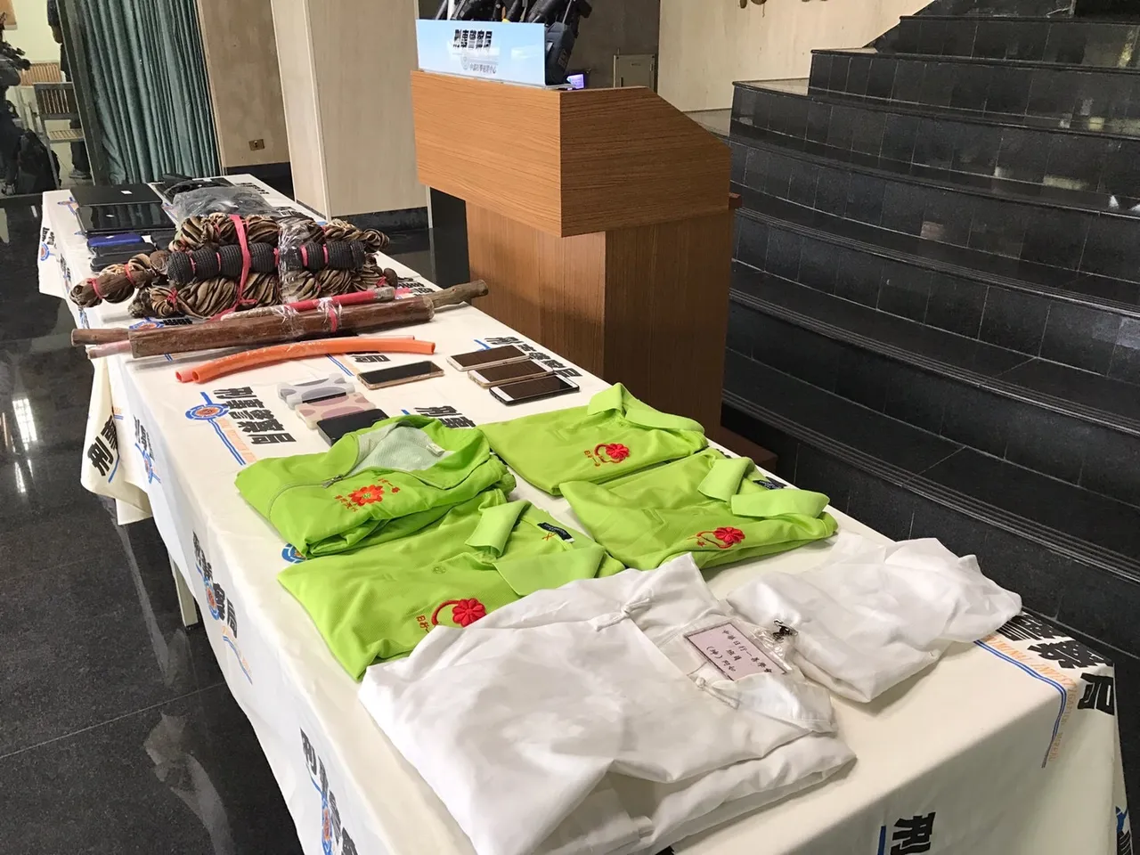 警方6年前查获该邪教组织起获的证物。资料照片