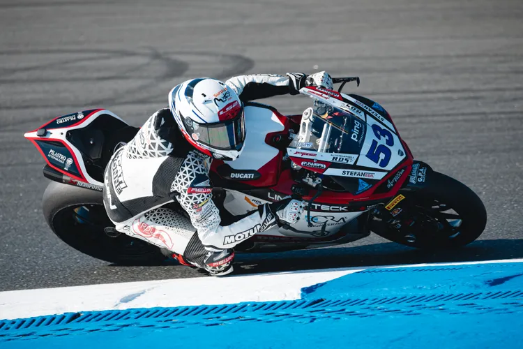 在WorldSSP組別，Valentin Debise（Ducati）上演逆襲戲碼。倍耐力提供