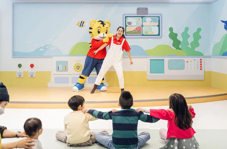 巧虎夢想樂園「一大一小純入園券」每張500元，買五送一，於2025年底前使用完畢，加碼贈送贈「海洋世界舞台活動」，讓大小朋友盡情放電享樂。國泰飯店觀光事業提供