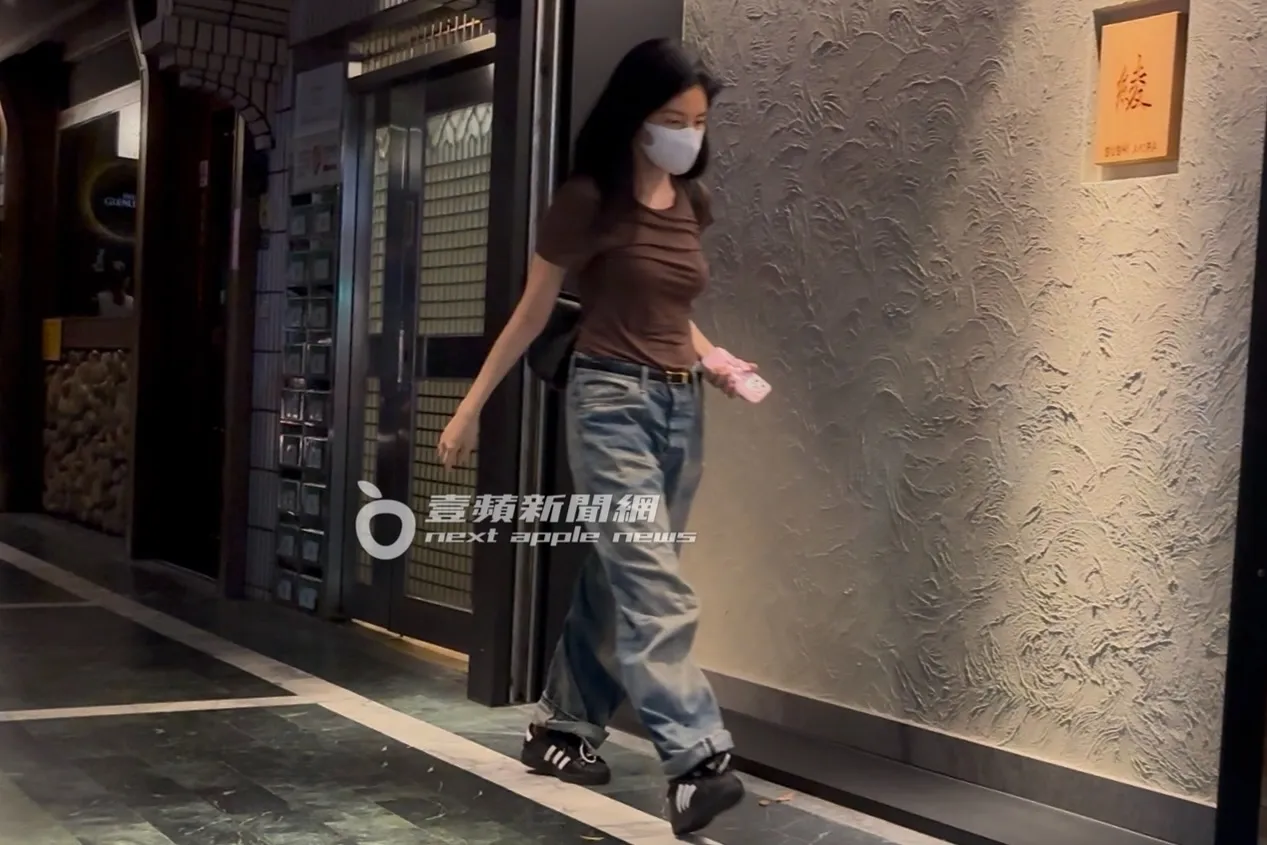 杨谨华搭乘多元化计程车前来老公Ben庆生餐会。特勤中心摄