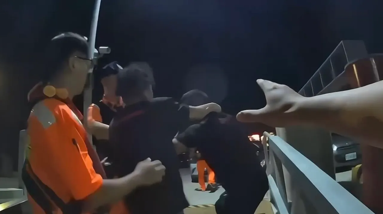 为抢黄鱼钓点,金门渔民大打出手。翻摄画面