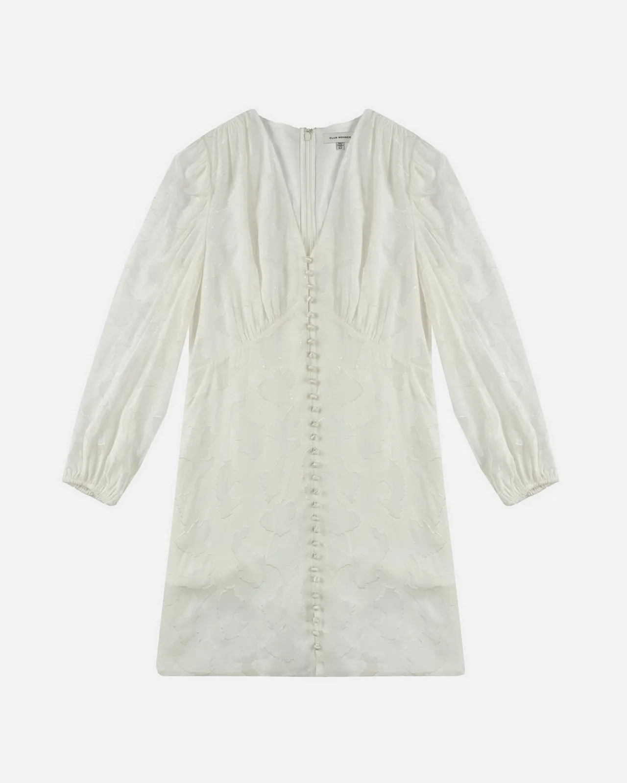 Club Monaco象牙白V領燒花針織洋裝,1萬5900元。品牌提供