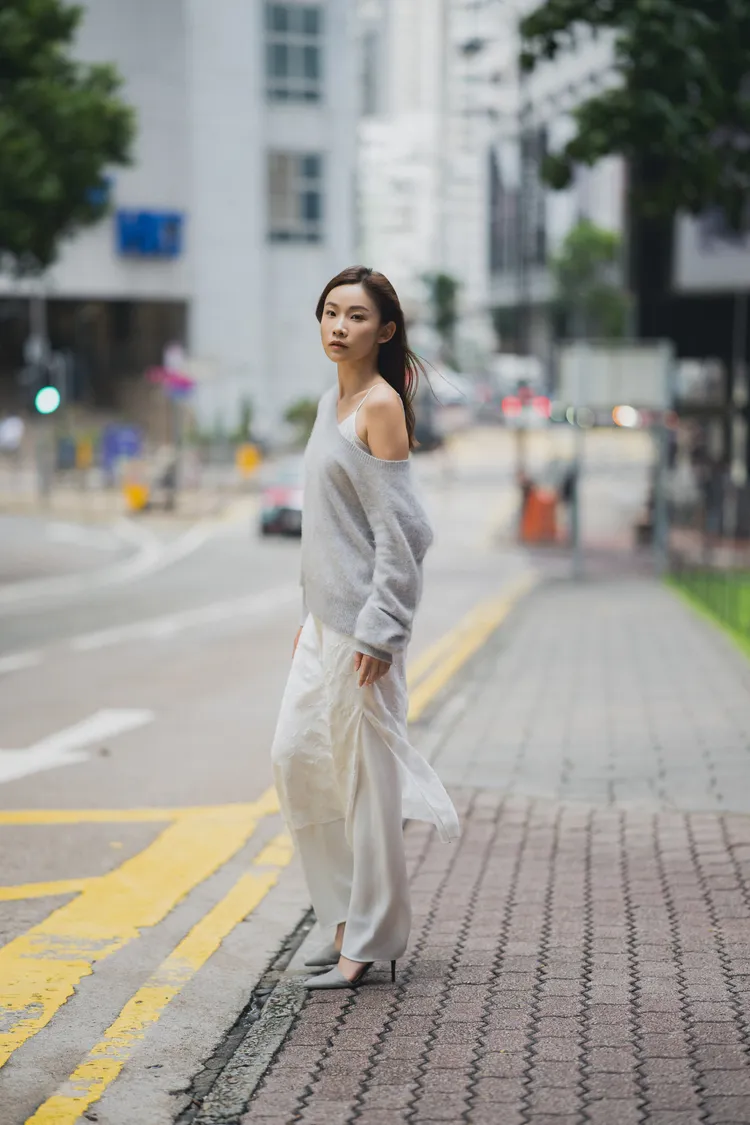 Club Monaco 2025秋冬以流暢極簡剪裁延續一貫的低調優雅。品牌提供