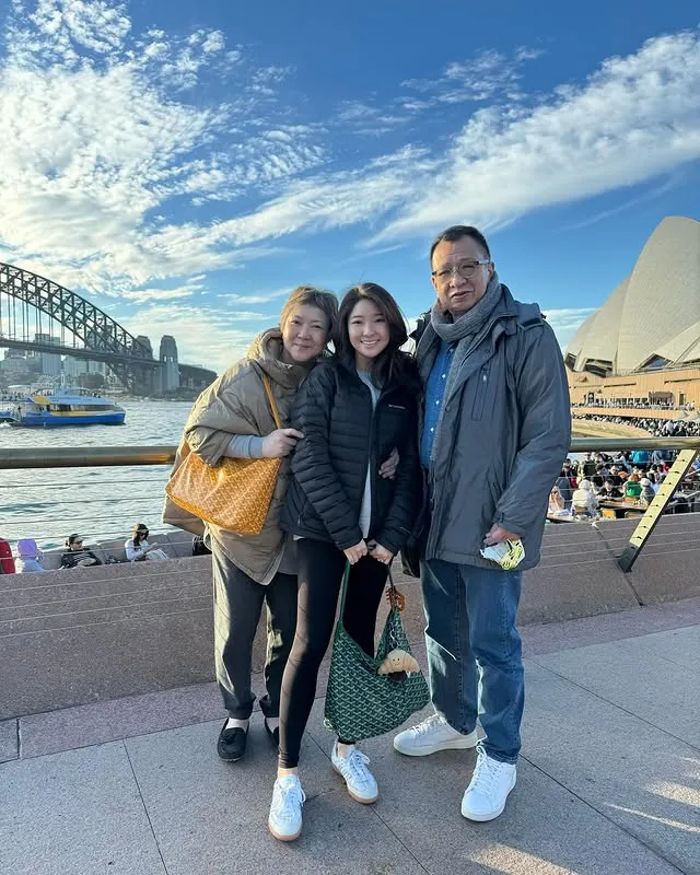 許紹雄（右）和太太育有獨生女，女兒在前年底出嫁。翻攝許紹雄IG