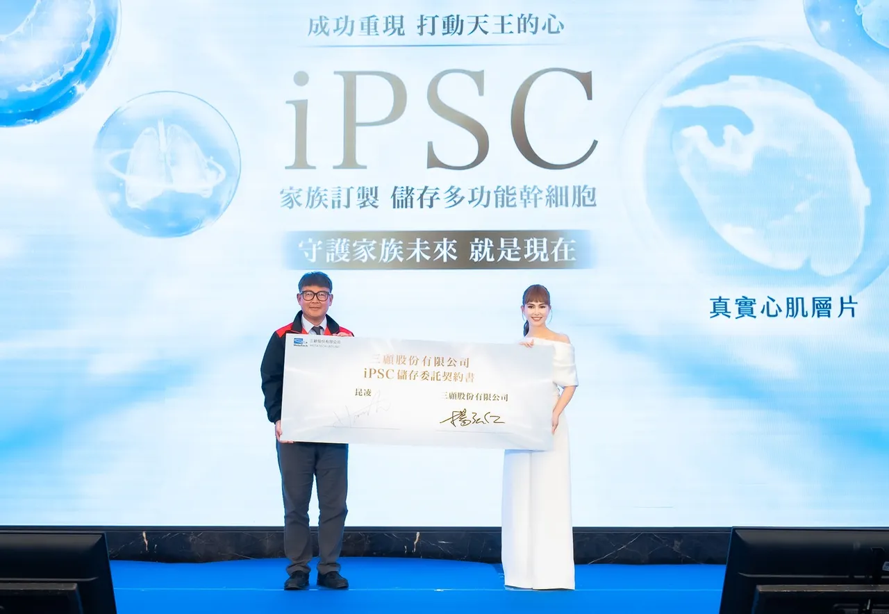 三顾全球首创「家族多功能干细胞储存」服务,邀请昆凌(右三)担任见证人。三顾提供