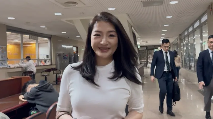 林妻王婉玲今日現身出庭。謝亞庭攝