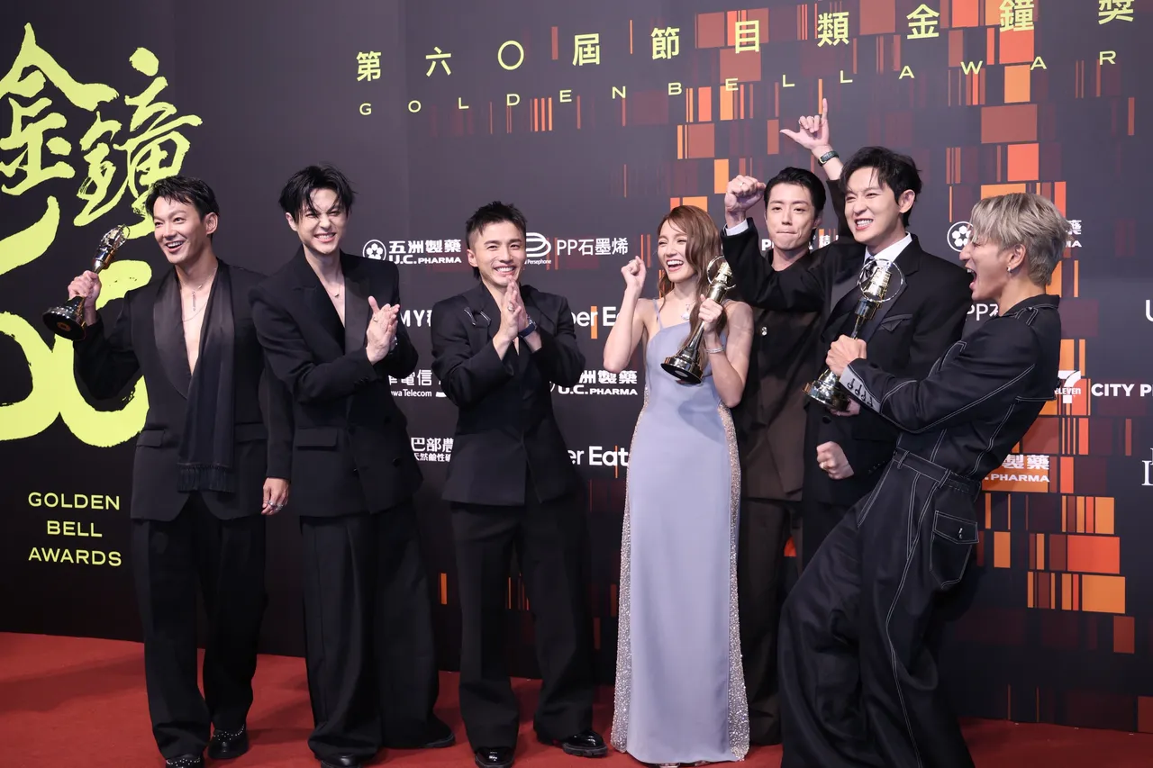 敖犬、小煜、威廉、阿纬、小杰、王子、朵拉Dora获实境节目主持人奖。庄宗达摄