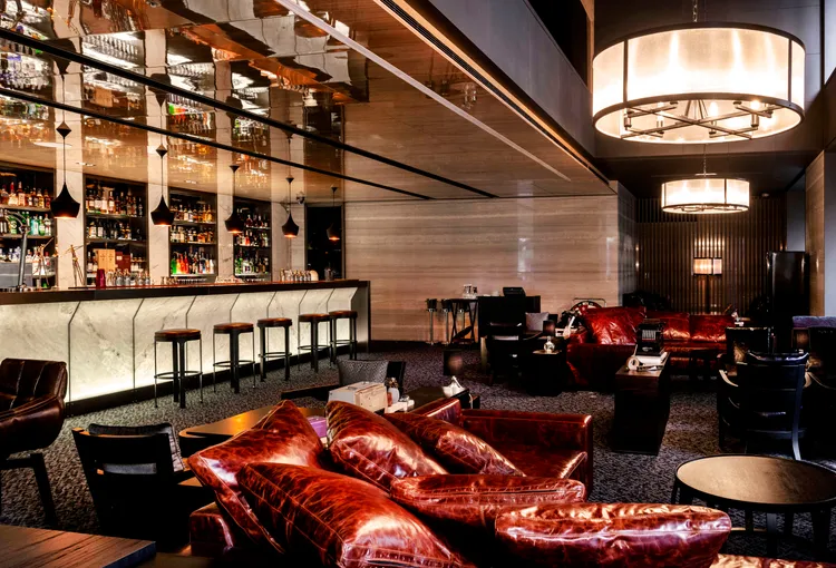 慕軒飯店館內URBAN331威士忌酒吧，可提供全球最受歡迎的威士忌酒款，是商務人士最愛聚會場所。國泰飯店觀光事業提供