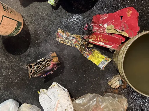 垃圾車冒煙好驚險!駕駛趕緊一招化解 都是這東西惹禍