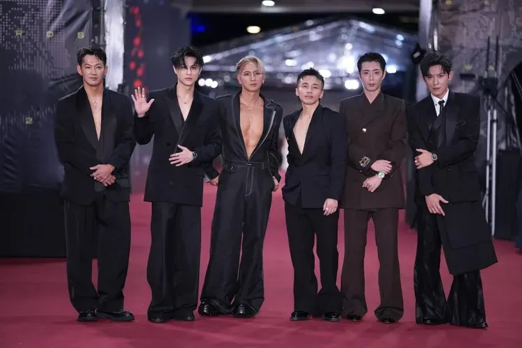 「棒棒堂」男团日前出席金钟60典礼开心走红毯。资料照片