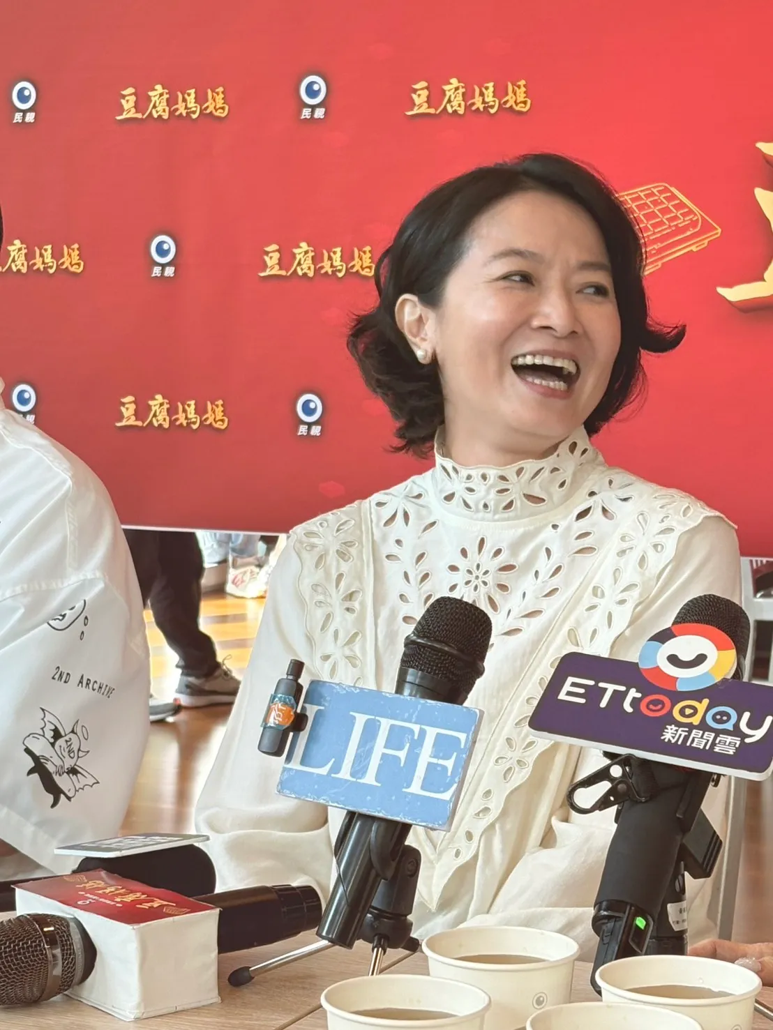 谢琼煖鼓励曾莞婷。王思颖摄