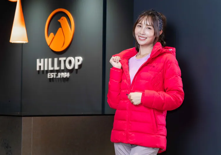 買羽絨衣別花冤枉錢！從羽毛業起家的Hilltop山頂鳥特別分享「抓、揉、聞」簡單三步驟就可辨別羽絨品質好壞。業者提供