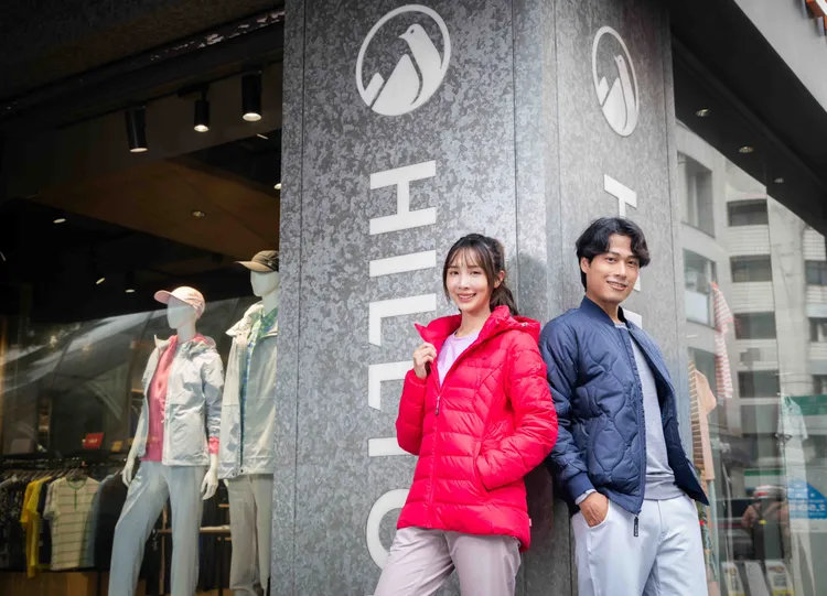 Hilltop山頂鳥秋冬外套主推GORE-TEX的WINDSTOPPER特殊布料，能抵禦強風，又兼具保暖與透氣機能。業者提供