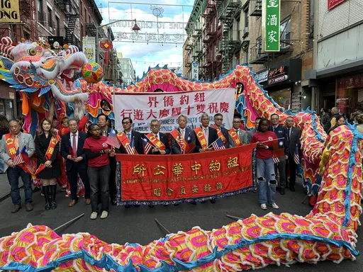 紐約慶祝雙十遊行 華埠封街遊客瘋台灣