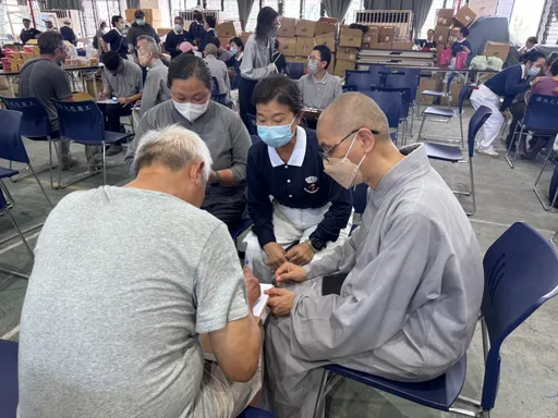 慈濟志工光復災區發放慰問金 災民:最想買洗衣機
