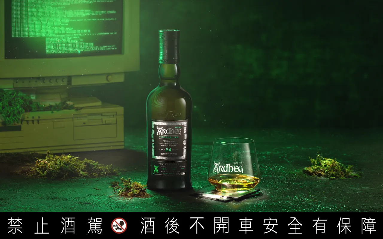雅柏《Vintage_Y2K 24年》以首次使用Amontillado雪莉桶呈现千禧年代的全新风味巨作。业者提供