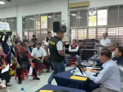光復災區重建座談 議長張峻踹桌嗆傅崐萁!場面火爆