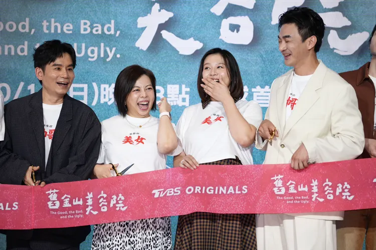 劉品言（中）懷孕中，有遵守孕婦不拿剪刀的習俗。彭欣偉攝