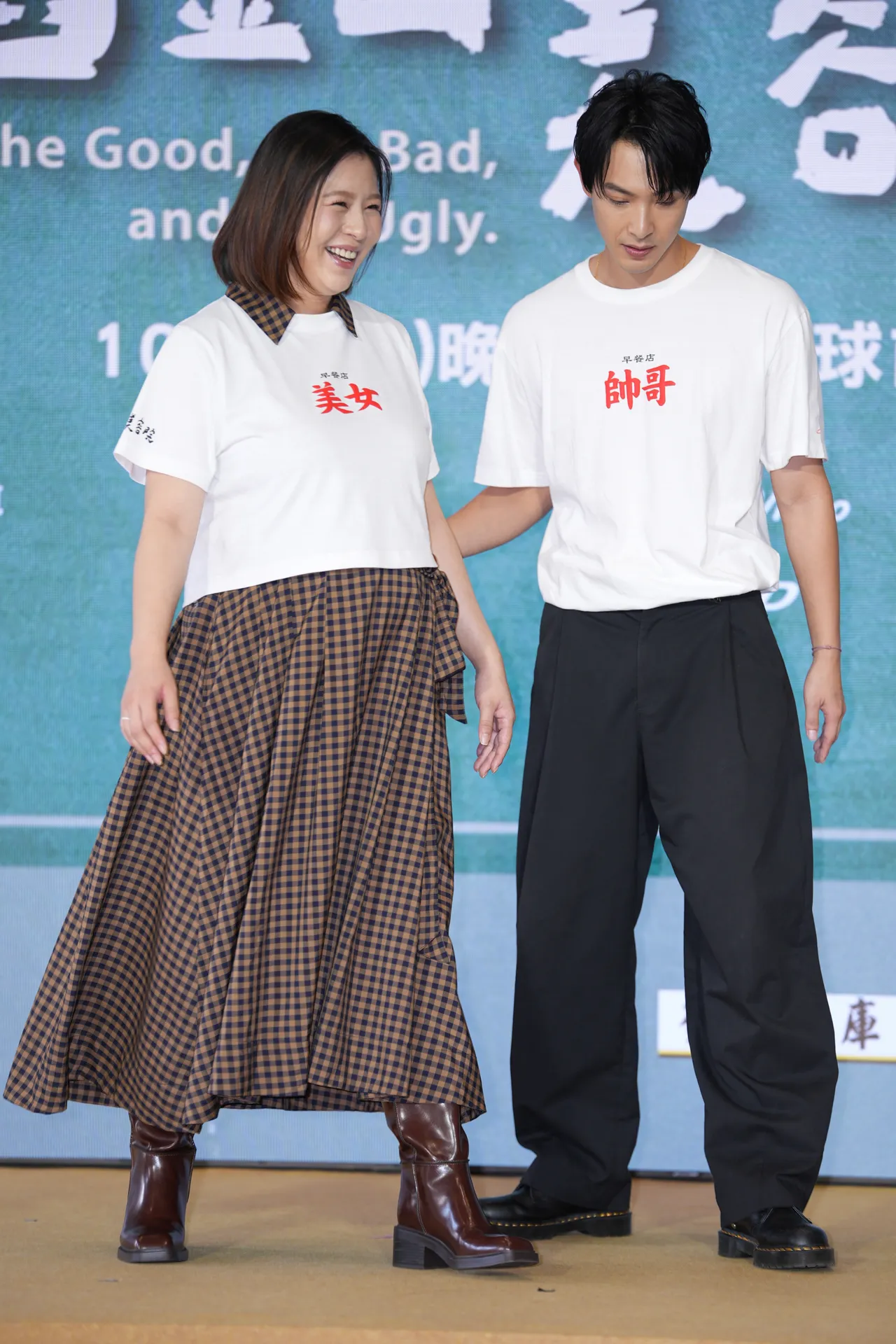 连晨翔(右)小心翼翼护著老婆。彭欣伟摄