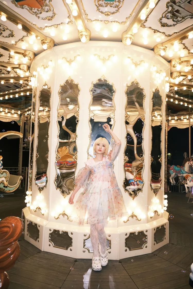 LuLu號召演藝圈30組好友搶先試聽《泡泡》，展現她的好人緣。天地合娛樂提供