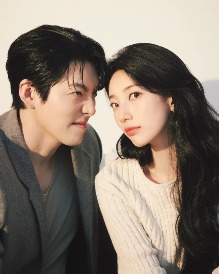 金宇彬（左）、秀智誇讚彼此的默契比9年前更好。Netflix提供