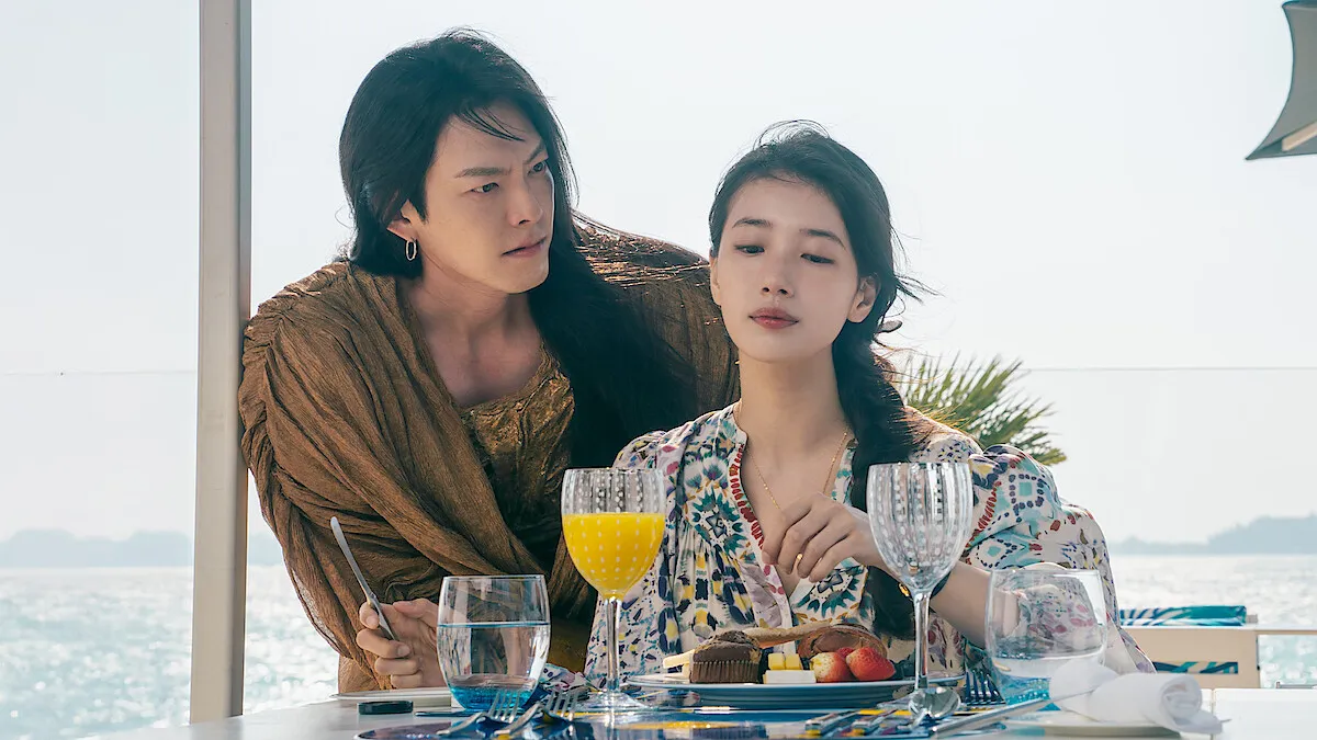 金宇彬(后)得知演精灵后,第一个想法是「喔!一定很有趣」。Netflix提供