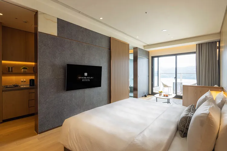 漢來日月行館線上旅展主打平日一泊二食住宿券2萬1400元，含雙人早餐與晚餐。漢來飯店事業群提供