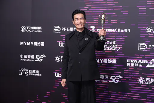 杨一展夺男配角奖不可置信 感谢天上姐姐喊:开胡了!