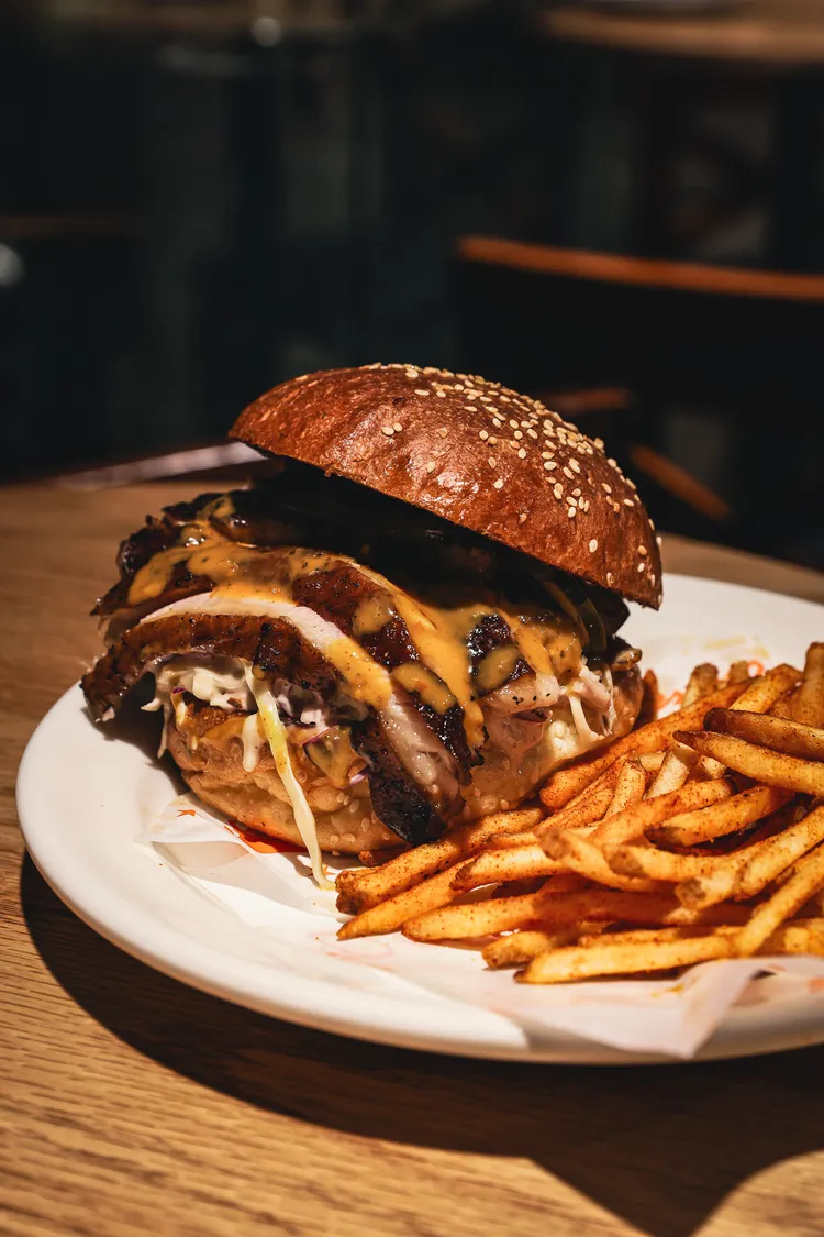 煙燻豬貝里堡。業者提供