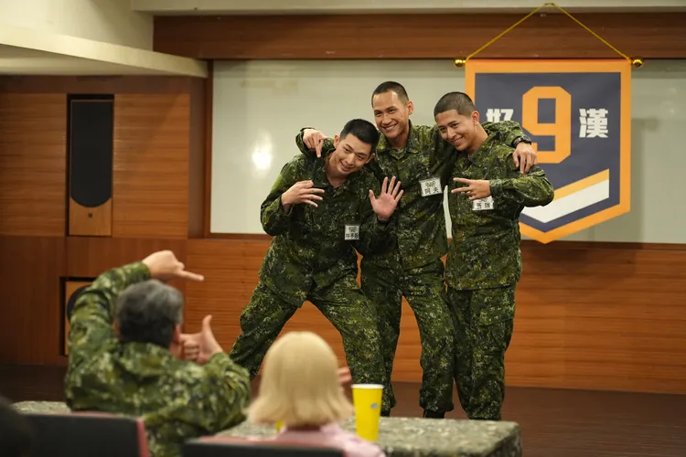 第三伍(左)林亭翰、阿夫、蓋瑞，精采表演被陶晶瑩大讚。台視提供