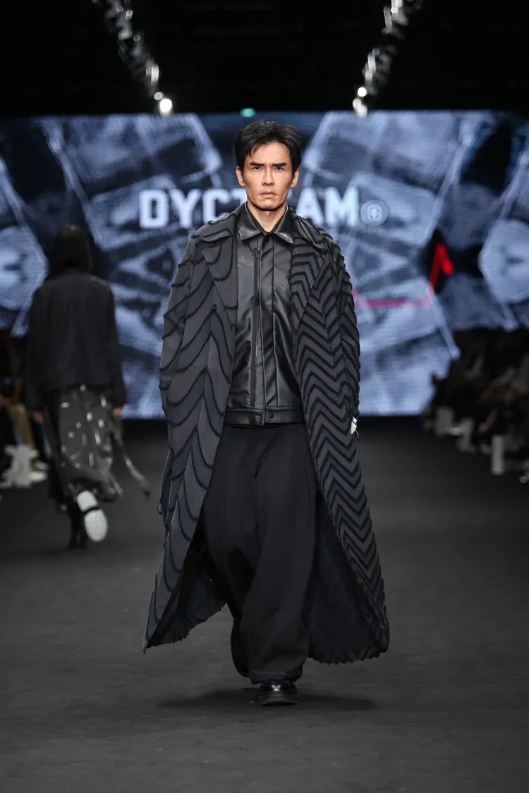 楊一展擔任DYCTEAM x《The  Outlaw Doctor 化外之醫》走秀嘉賓。台北時裝周提供