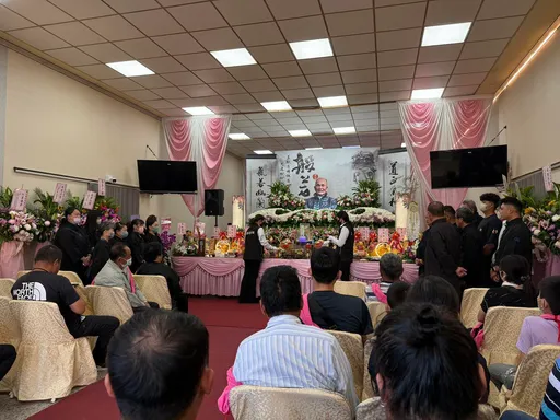 花莲百岁阿公出殡 女儿恸哭:我拉著身障子逃屋顶 来不及救爸