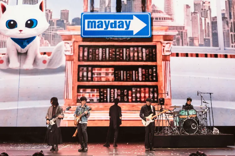 五月天引用大哥李宗盛的提醒「一個團不能散」。相信音樂提供