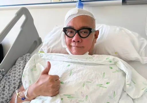 孙燕姿恩师李偲菘突发脑出血被救回 术后画面曝光!钓出林俊杰