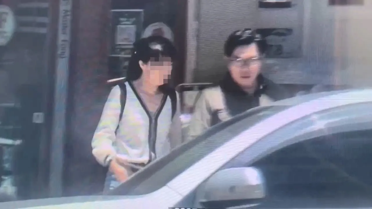 台中市大肚区瑞井国小校长曾伟铭(右)被爆与学校C姓女主任(左)有婚外情,今年8月15日C女到高雄出差,全程接送还陪她逛街购物。爆料人提供