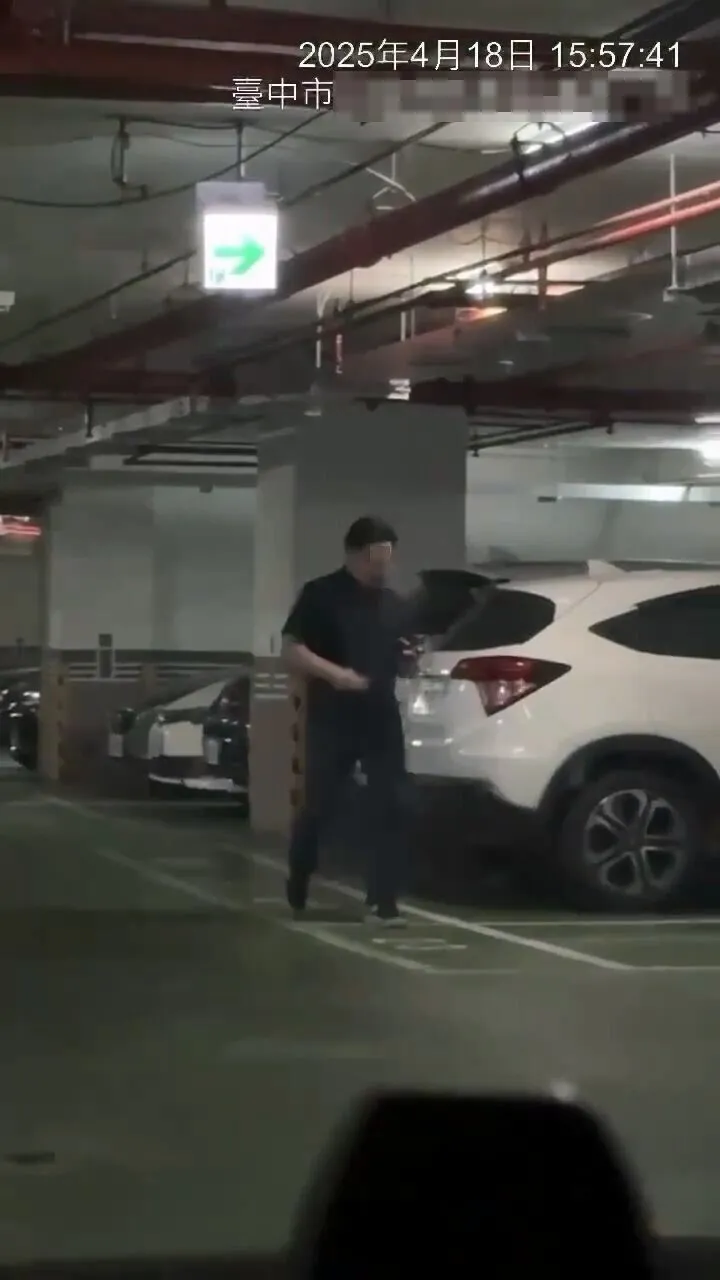 曾偉銘4月18日在C姓女主任住處待了2個多小時，下午近4時離開，根據爆料人提供的資料，當天2人請公假。爆料人提供