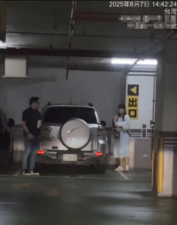 曾偉銘不只一次被拍到進出C姓女主任香閨。爆料人提供