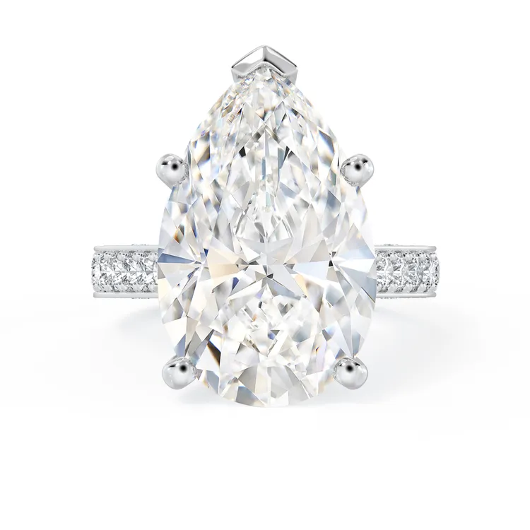 De Beers DB Classic 高級珠寶梨形切割鑽石戒指，8500萬元。品牌提供