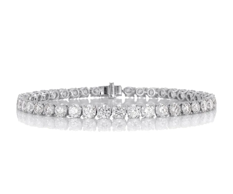 De Beers DB Classic Eternity 高級珠寶圓形明亮式鑽石單行手鍊，323萬元。品牌提供