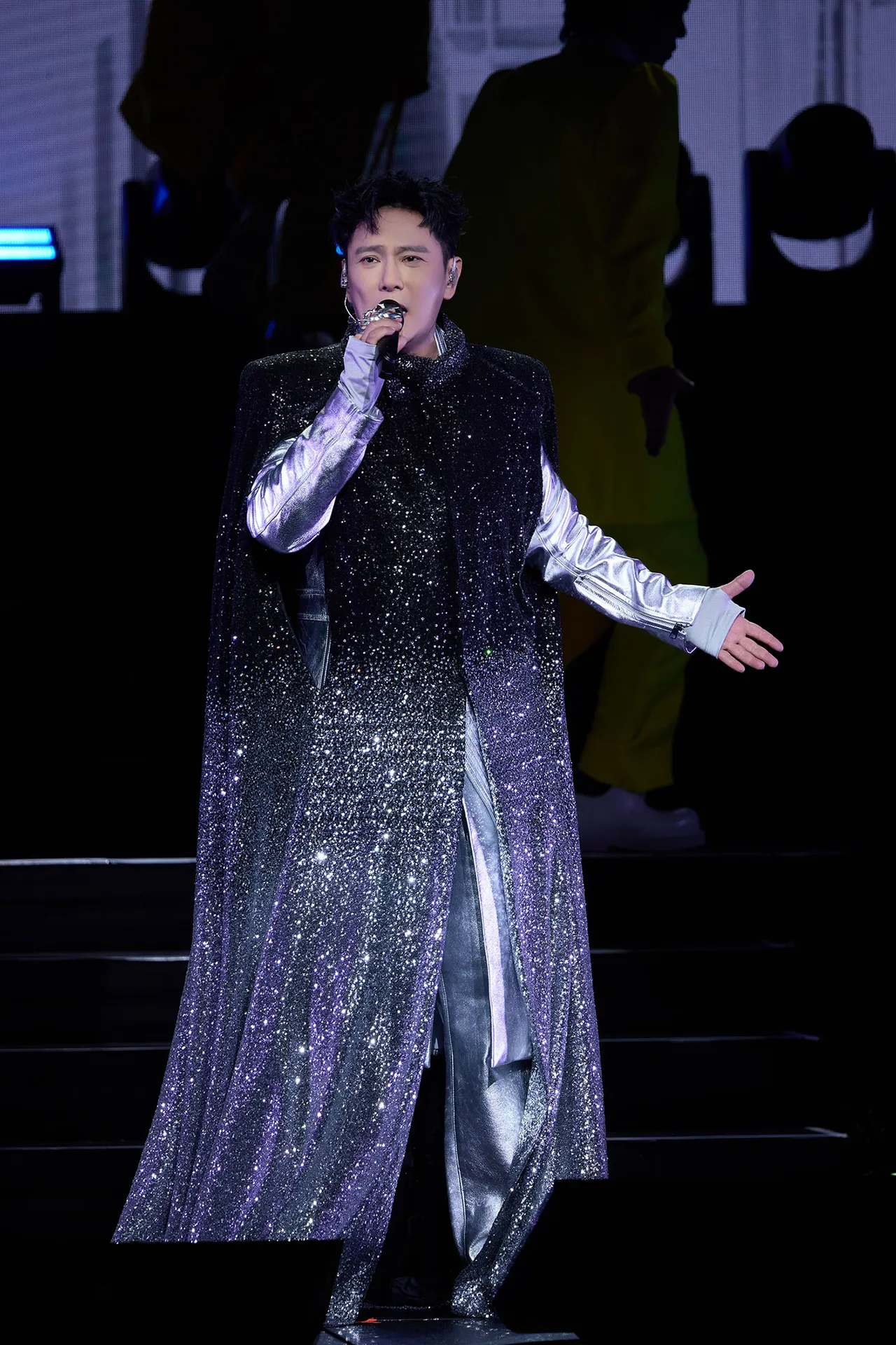 张信哲《未来式Our Story》唱响纽约,北美巡演热卖延烧欧洲。潮水音乐提供
