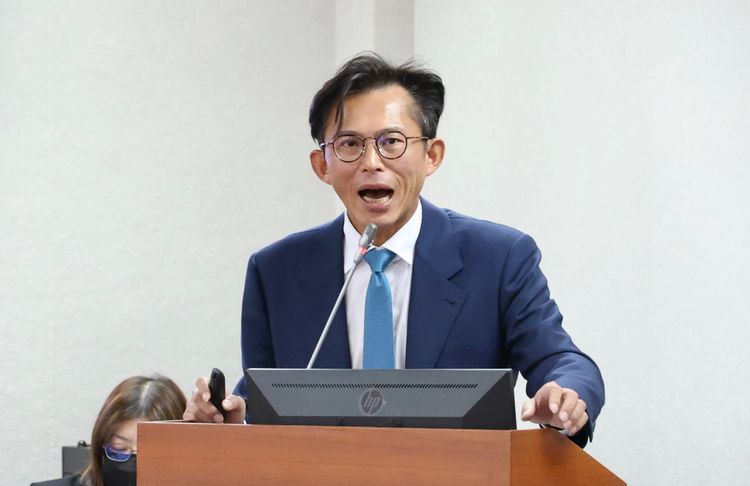 遭爆與張晉源赴港涉「狗仔金流」!黃國昌嗆造假:申請去香港都被拒絕