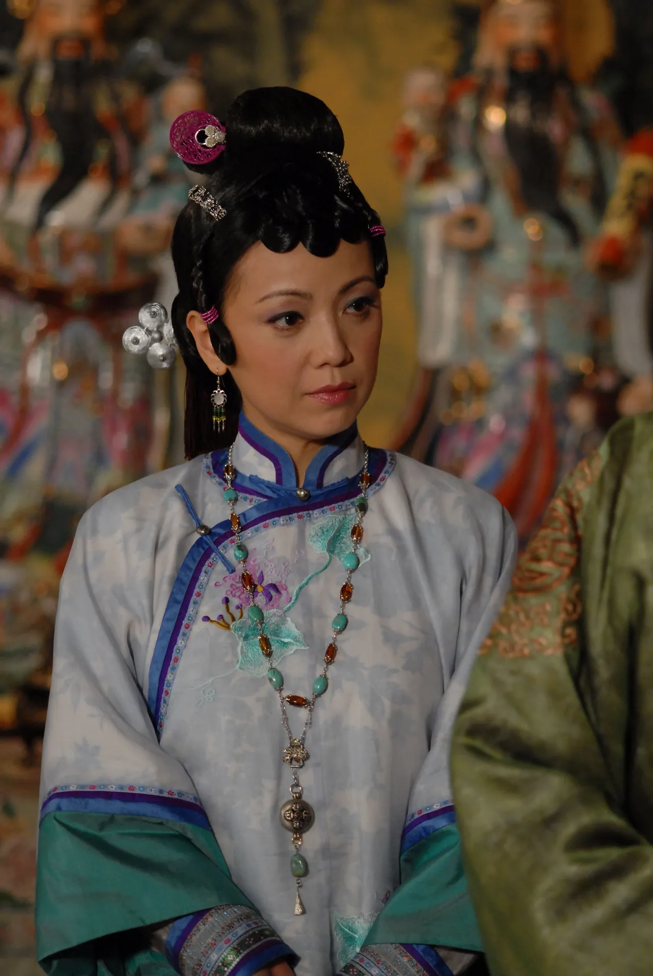 邓萃雯指名想与黎耀祥合作,造就之后的金牌搭档。年代提供