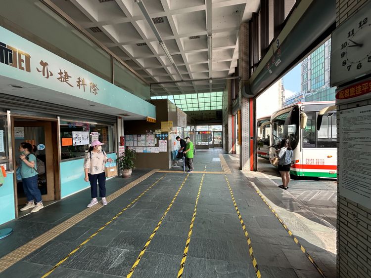 司機遭欠薪集體請假罷駛　苗栗12條公車路線停擺！縣府急解危