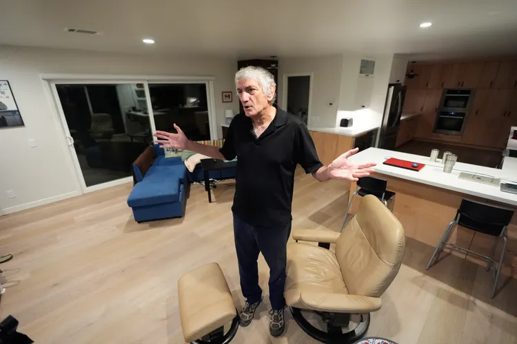 馬丁尼茲擅於打造實驗室設備。美聯社